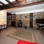 Sands Farm Lodge *