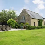 Sands Farm Lodge *