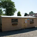 Sands Farm Lodge *