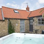 Sands Farm Lodge *