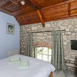 Sands Farm Lodge *