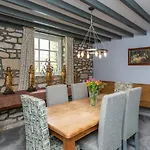 Sands Farm Lodge *