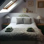 Sands Farm Lodge *