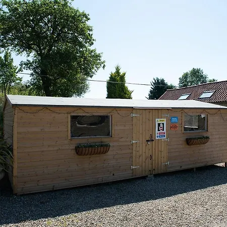 Sands Farm Lodge *