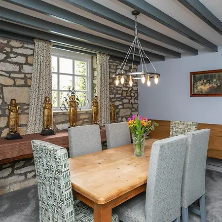 Sands Farm Lodge *