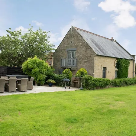 Sands Farm Lodge *