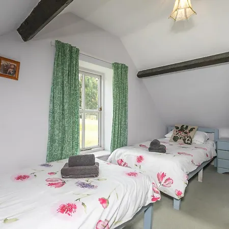 Sands Farm Lodge *