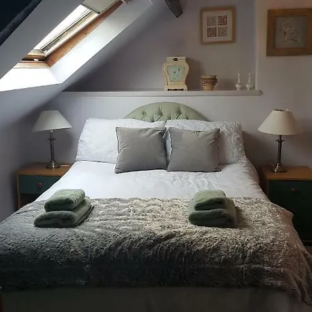 Sands Farm Lodge *